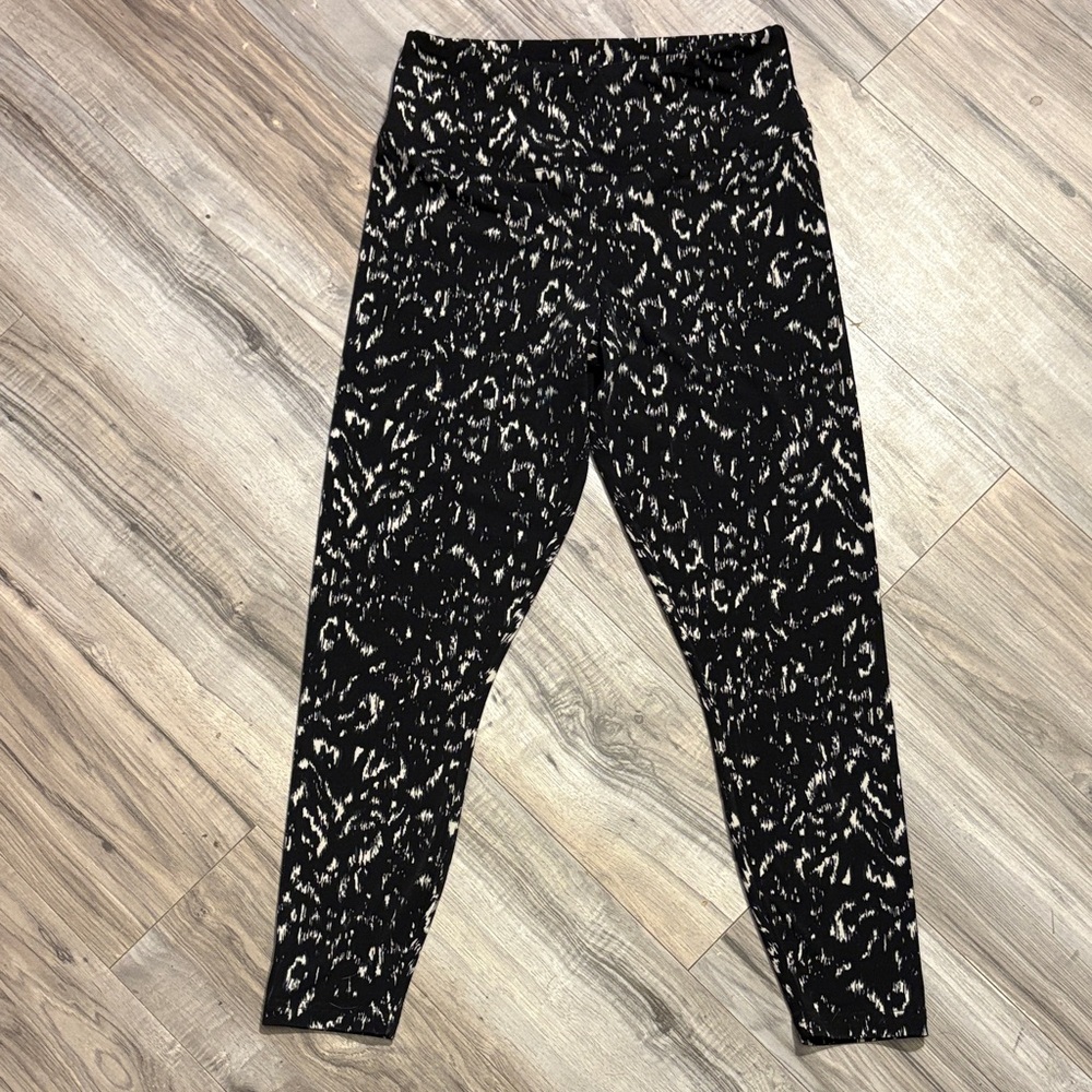 Sympli Monochrome Abstract Leggings